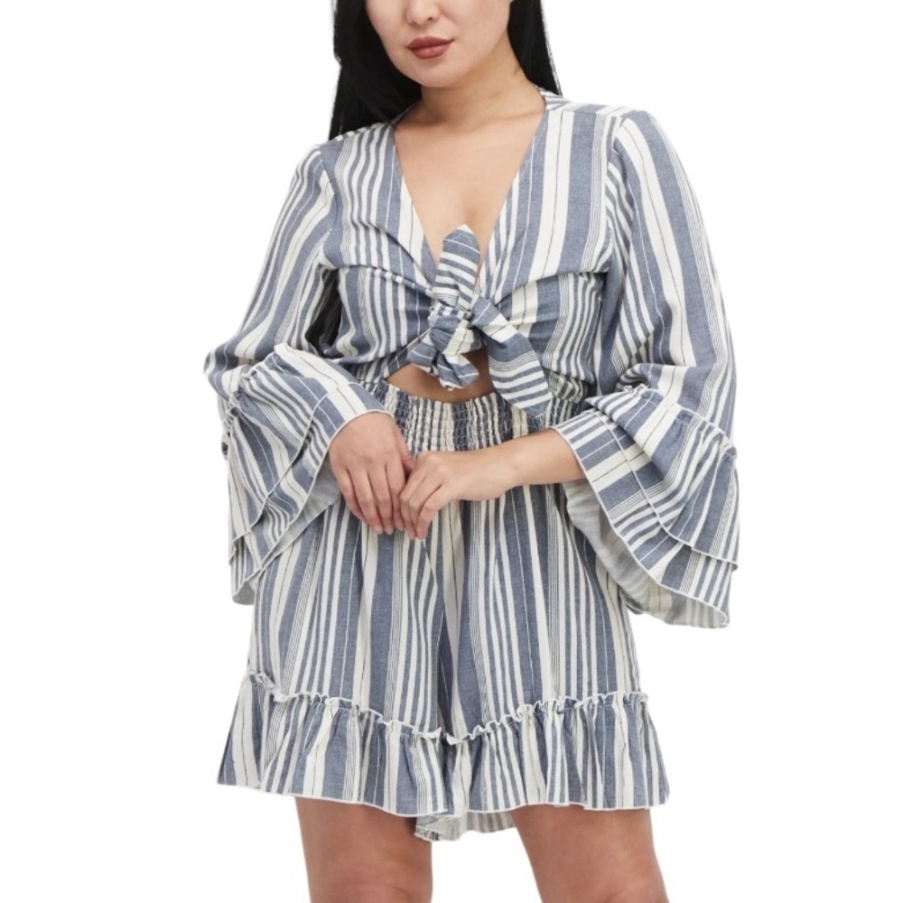 BCBGeneration Blue & White Striped Bell Sleeve Tie-Front Romper Size L V-Neck
